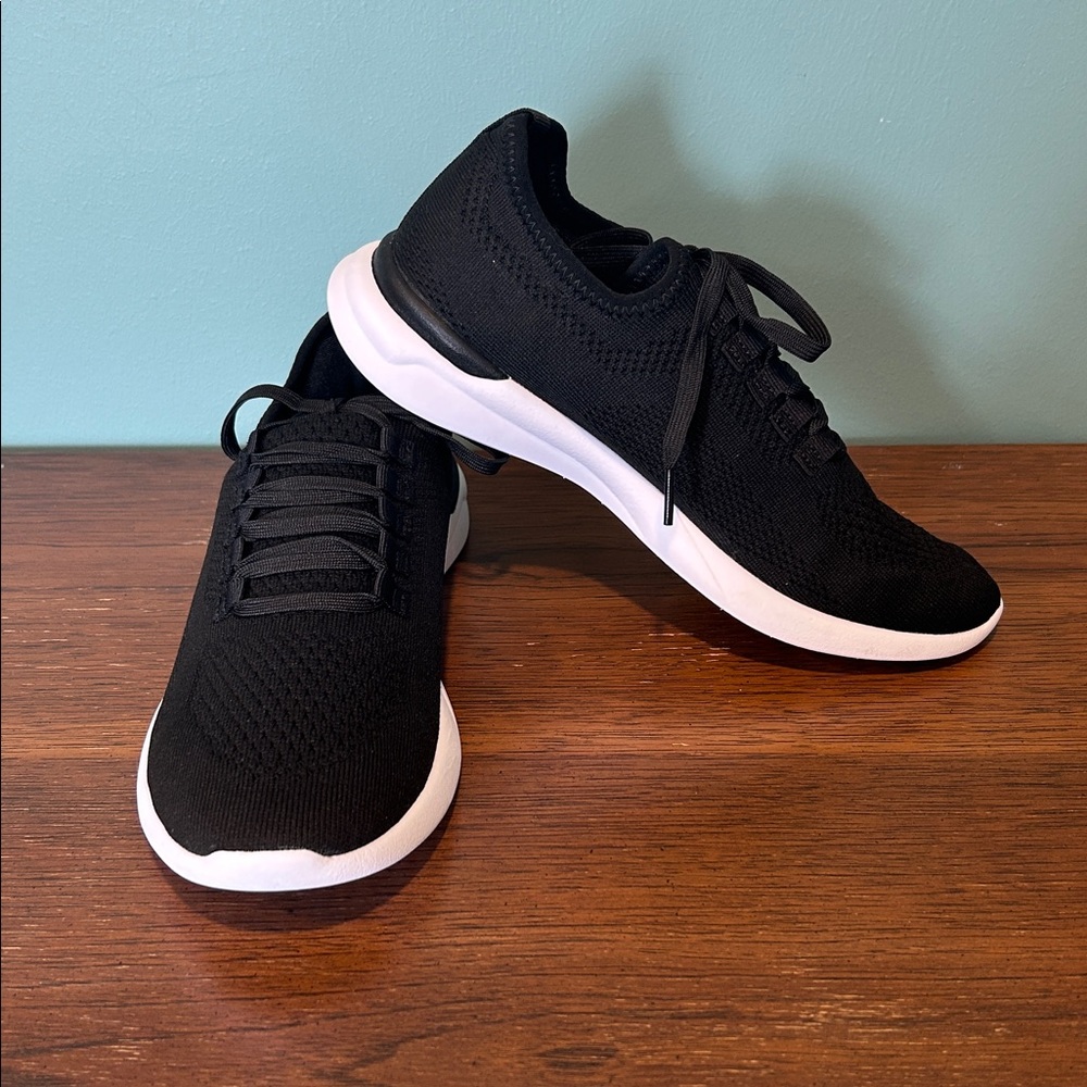🔥🆕🔥 JustFab Easton Black Knit Sneakers - Size 8